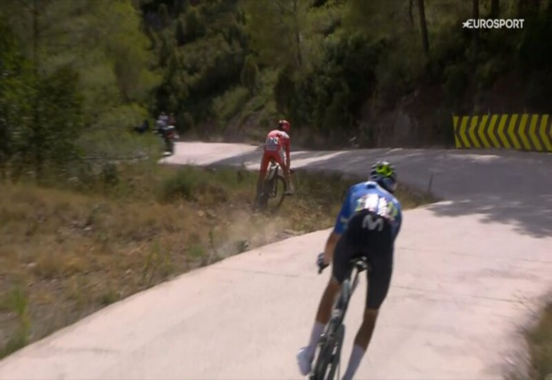 Scary moments for Pogačar: he ends up off the road after Mas' warning