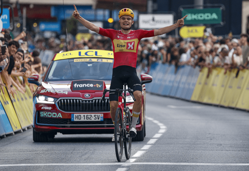 Auvergne Rhône-Alpes: Charmig's solo from the breakaway