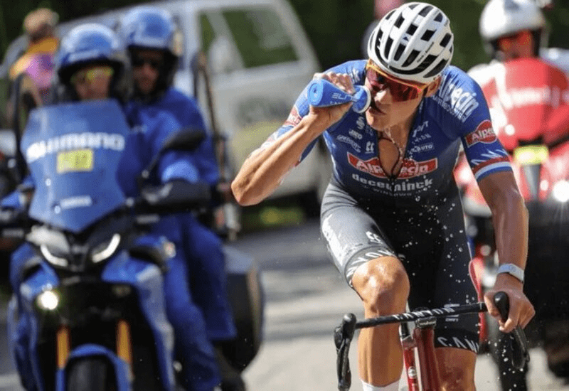 Calor infernal en el Tour de Francia: la cuarta etapa con final en Foix registra temperaturas que se prevé alcancen los 37 °C.