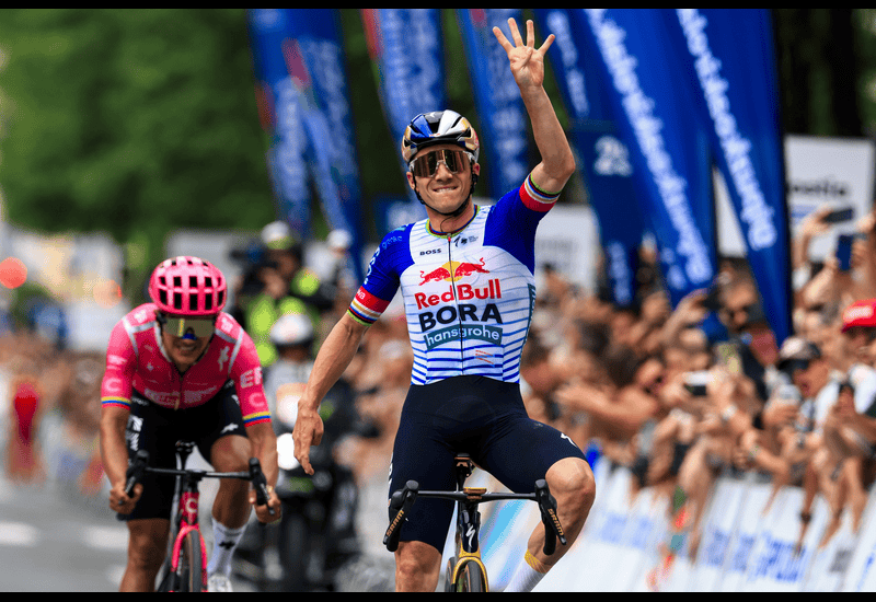 Evenepoel plays poker in San Sebastian