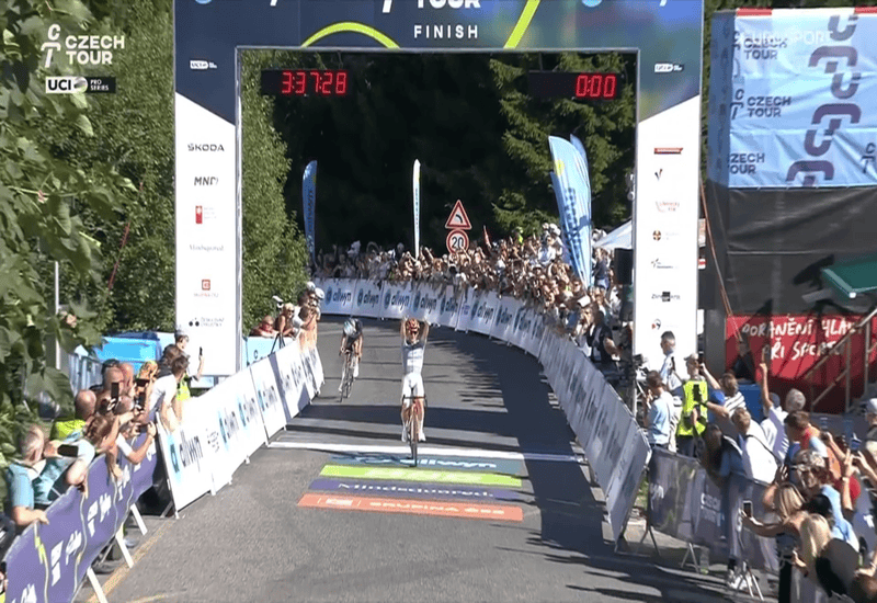 Tour tchèque : le mois d'août triomphe dans la montée de Ještěd