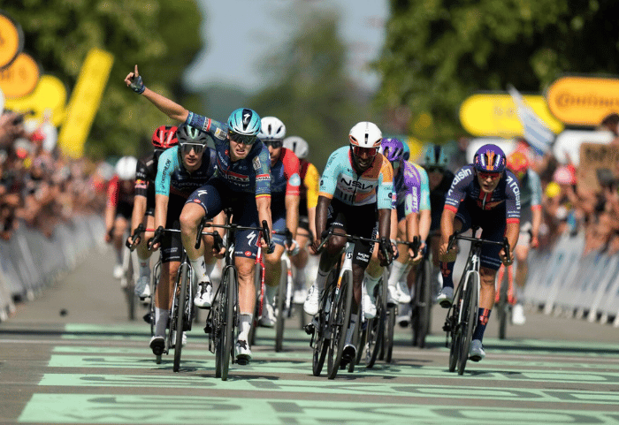 Wærenskjold contro Girmay: scintille nello sprint