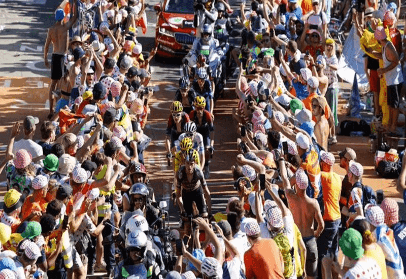 Alpe d'Huez: Road closed early due to record traffic at the Tour
